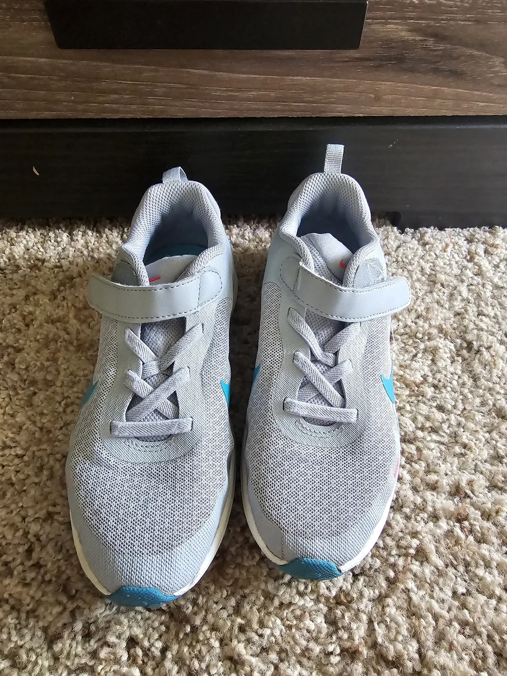 Nike Kids Light Gray Sneakers with Teal Swoosh 13